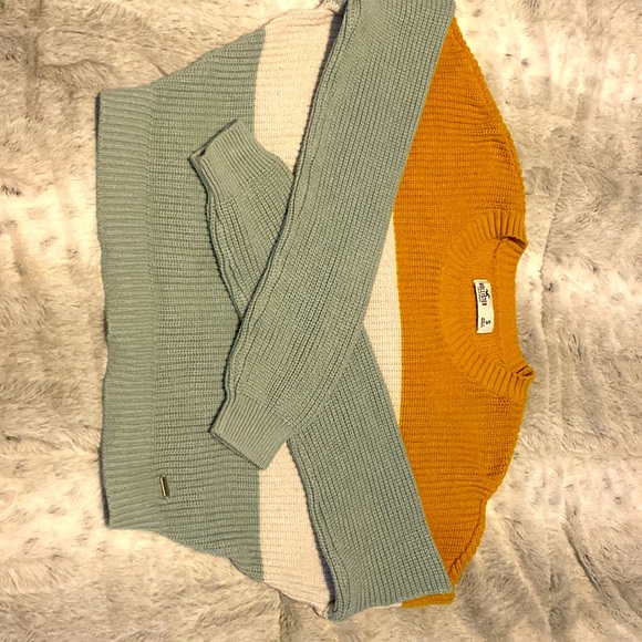 Hollister Tops - Sweater, Hollister size small comfortable